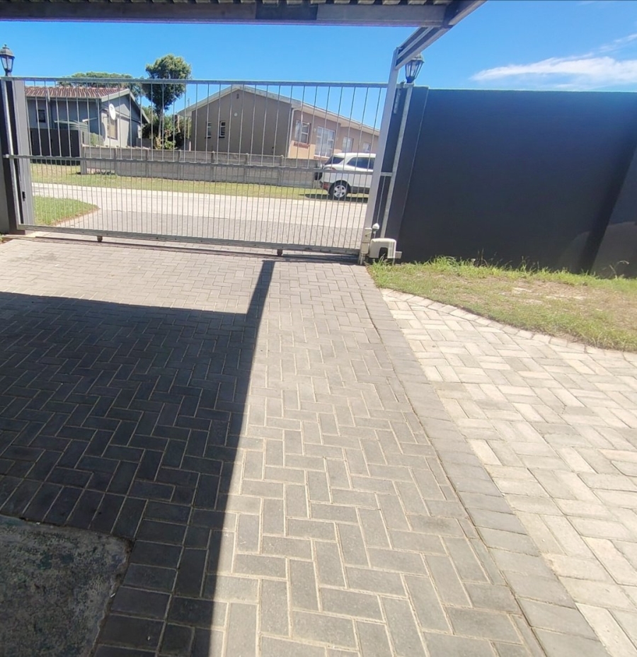 3 Bedroom Property for Sale in Kabega Park Eastern Cape